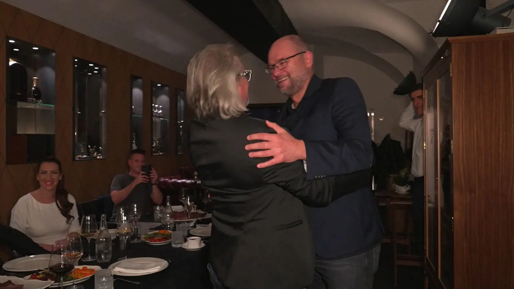 Richard Sulík v objatí s Robertom