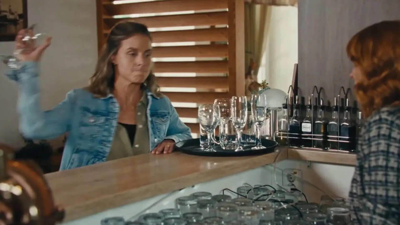 Barbora dá Rebeke jasne najavo, že sa nenechá obrať o manžela.