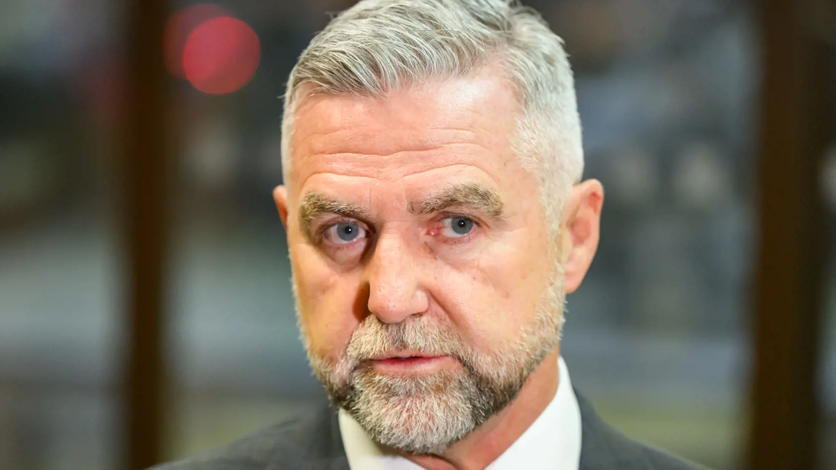 Na snímke podpredseda NR SR Tibor Gašpar (Smer-SD) prichádza na mimoriadne zasadnutie Bezpečnostnej rady SR v Bratislave 23. januára 2025.