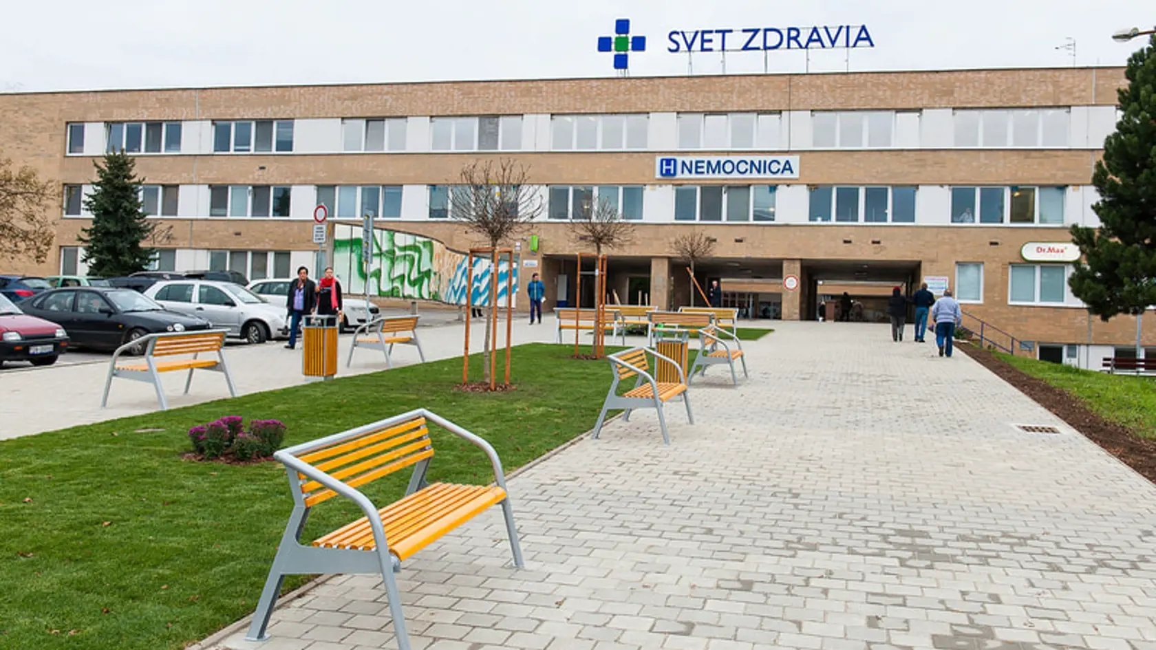 Nemocničné námestie v SNV dýcha novotou.