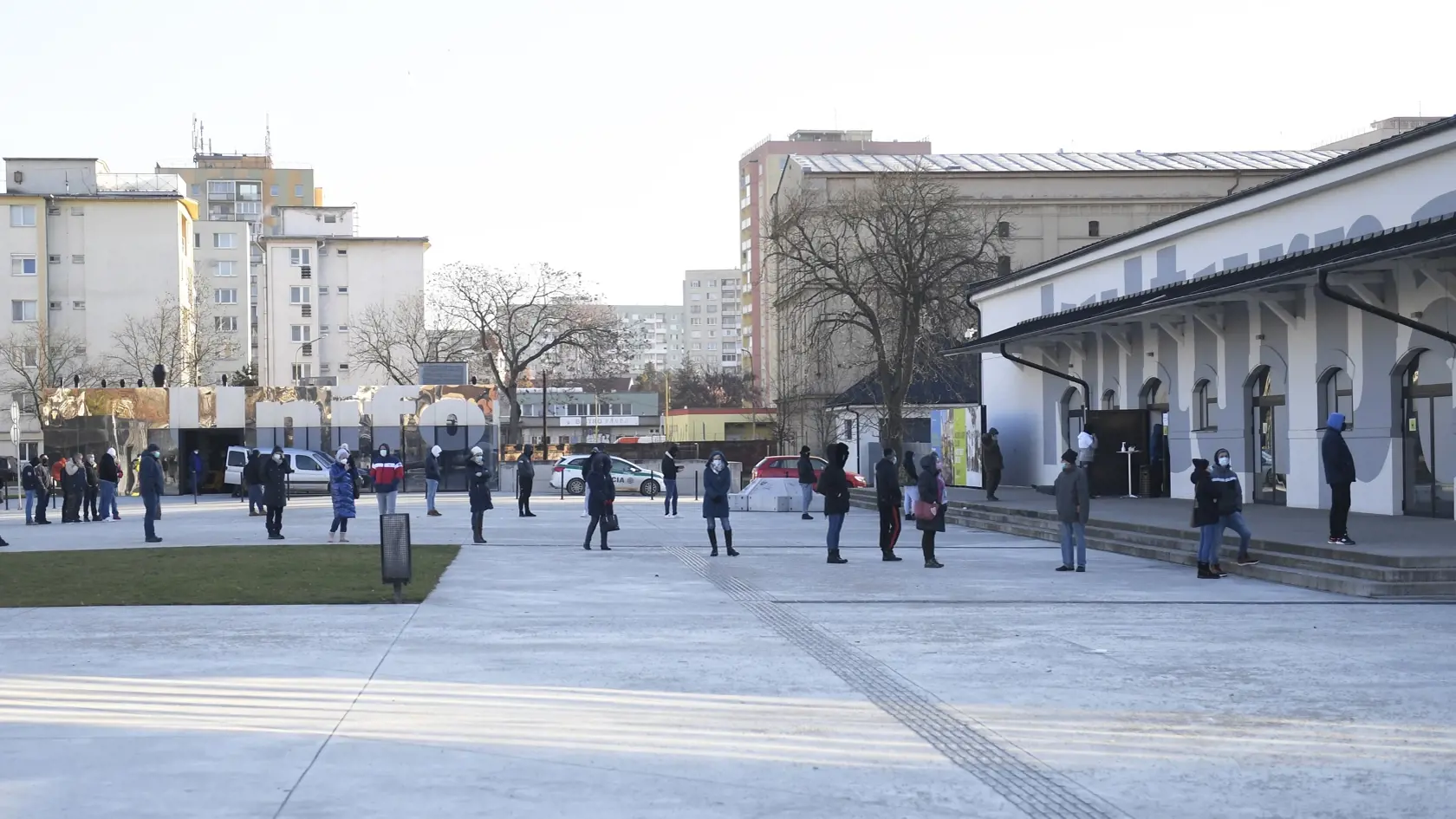 Plošné testovanie na ochorenie COVID-19 pokračovalo v Košiciach 11. januára 2021. Na snímke testovanie v Kulturparku. FOTO TASR – František Iván