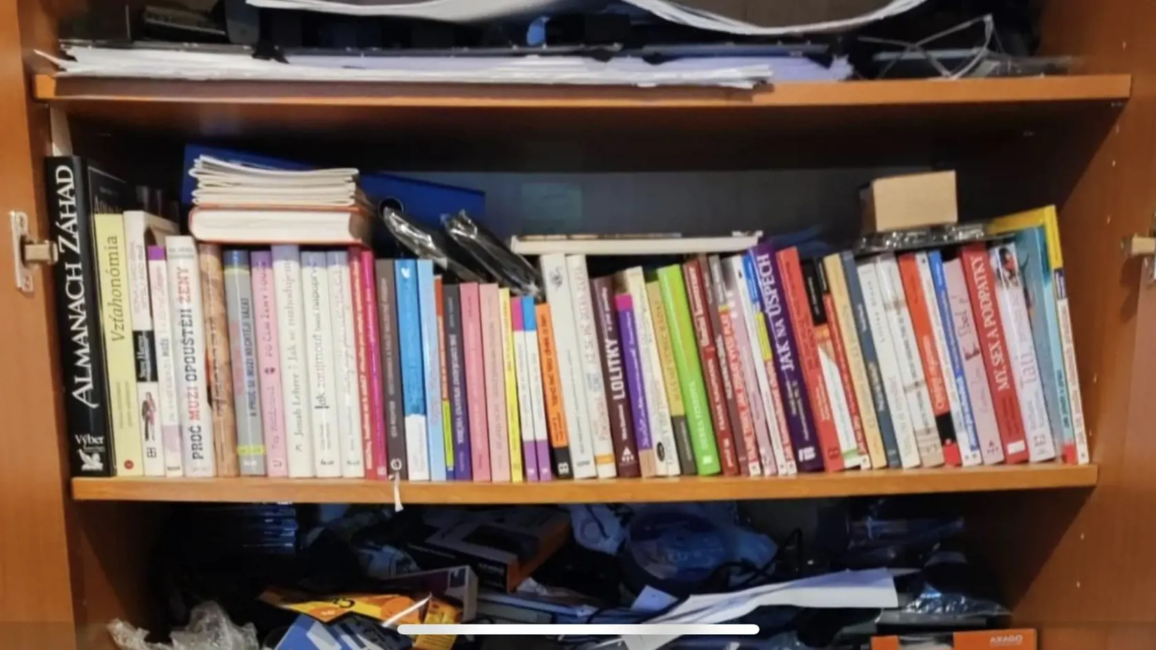 Vrah Vladimír (†34) bol milovníkom nielen zbraní a kriminalistickej literatúry, ale aj knihy so zaujímavým obsahom. Mnohé z nich sa venujú vzťahovým problémom medzi mužom a ženou, medzi nimi mal aj knihu s názvom Lolitky.