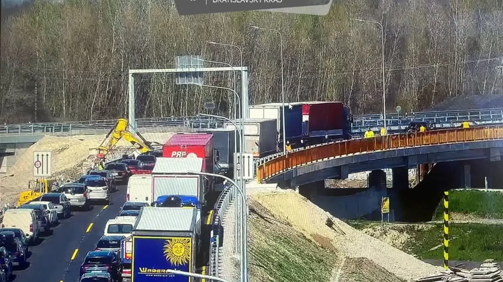 Kolóna na diaľnici D1.