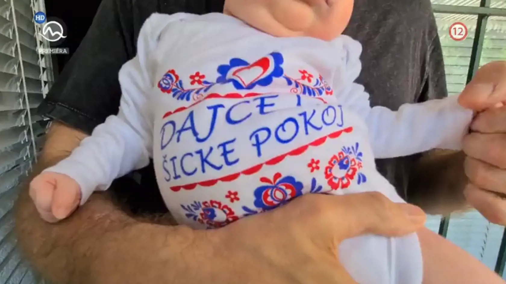 Štefan Skrúcaný a štýlové dupačky jeho milovanej dcérky.