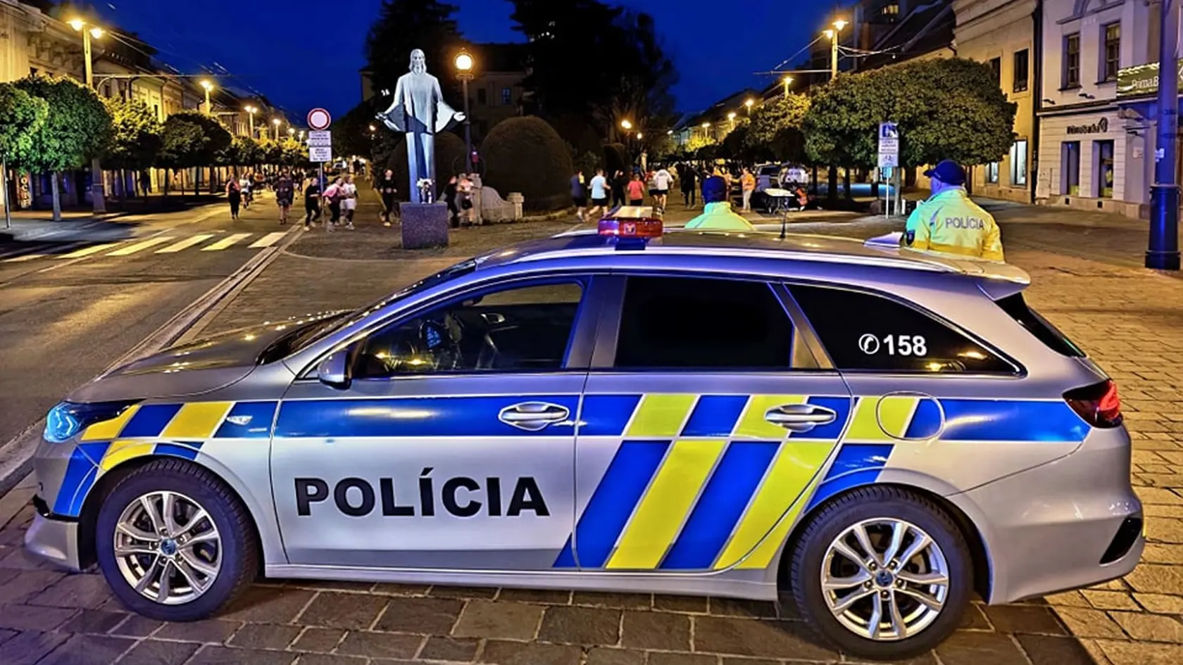 Polícia vo Vranove nad Topľou mala plné ruky práce. V cele skončila žena, ktorá odmietla opustiť byt a napadla jeho majiteľa. 