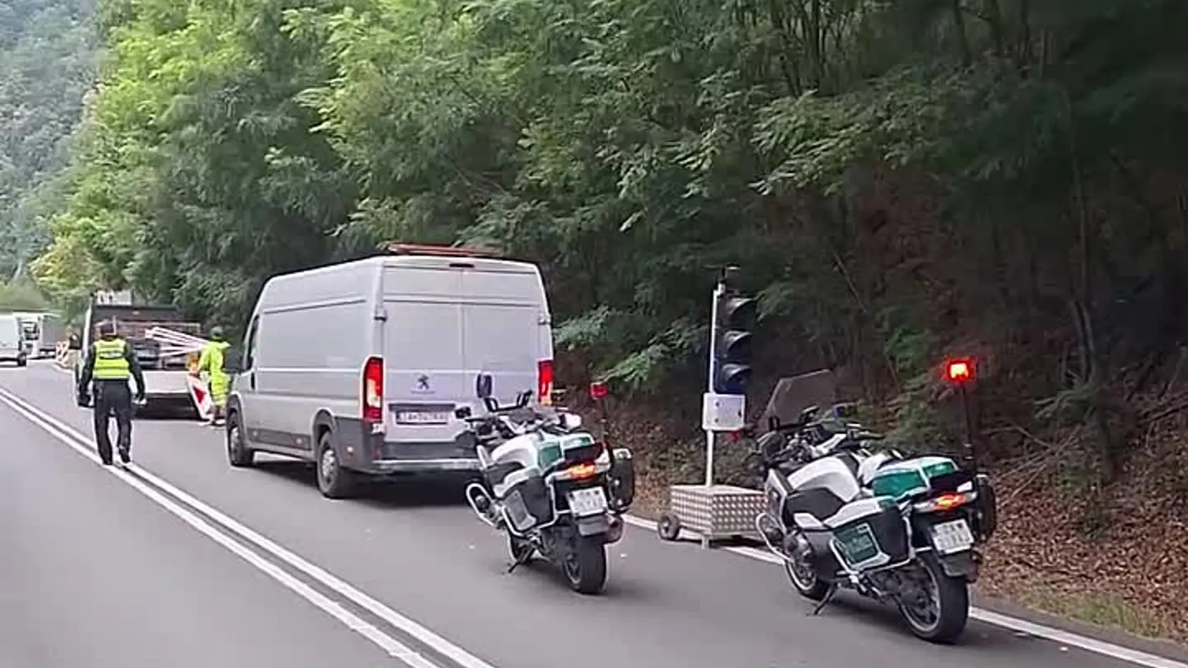 Cesta popod Strečno sa vám aktuálne nevyplatí. Ak máte možnosť, radšej ho obíďte. Od dnešného dňa tam totiž zúžili premávku do jedného pruhu. Predpokladané sú kolóny a cez víkend bude cesta uzatvorená úplne.
