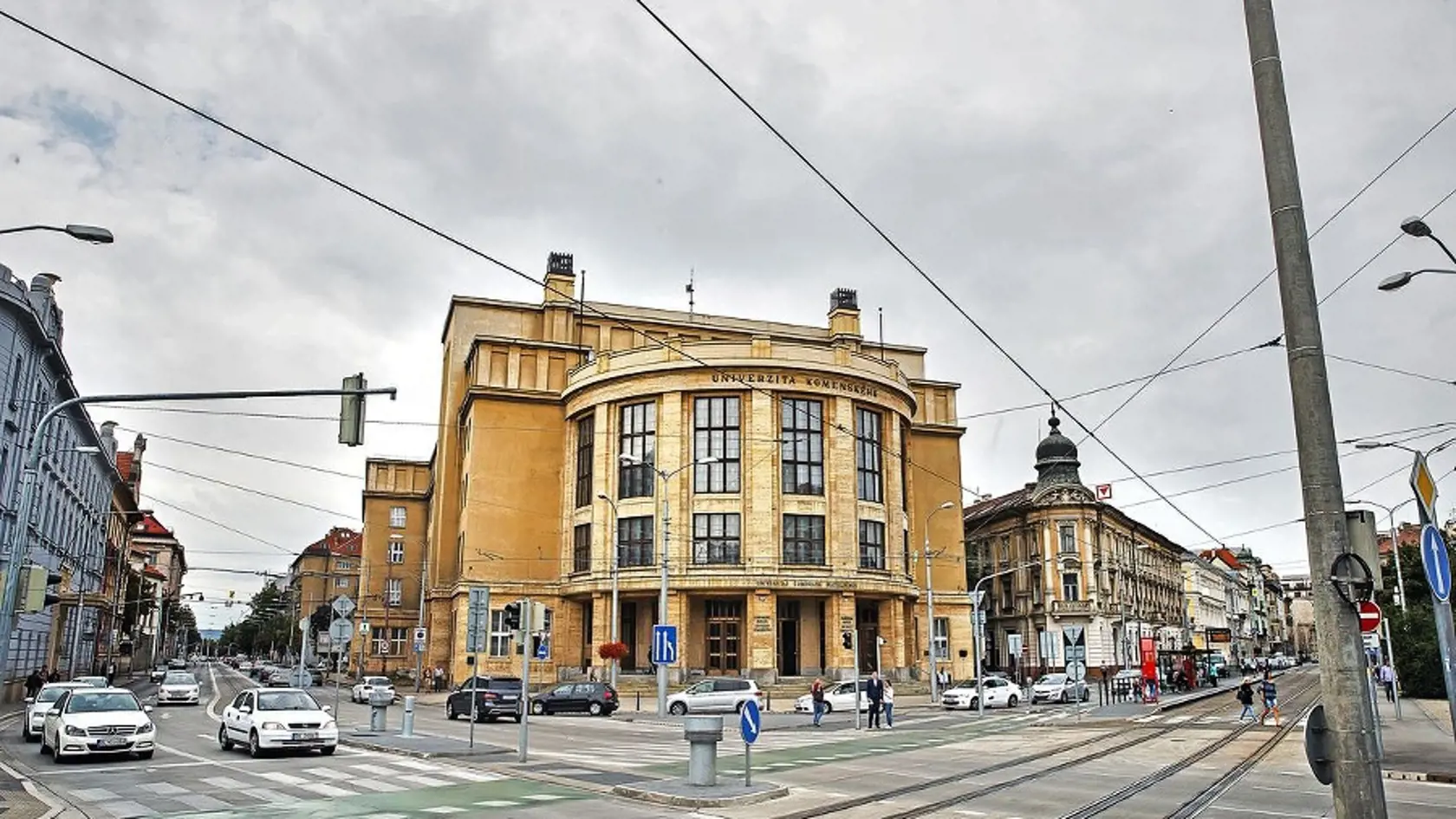 Na Univerzite Komenského zaviedli prísnejšie bezpečnostné opatrenia.