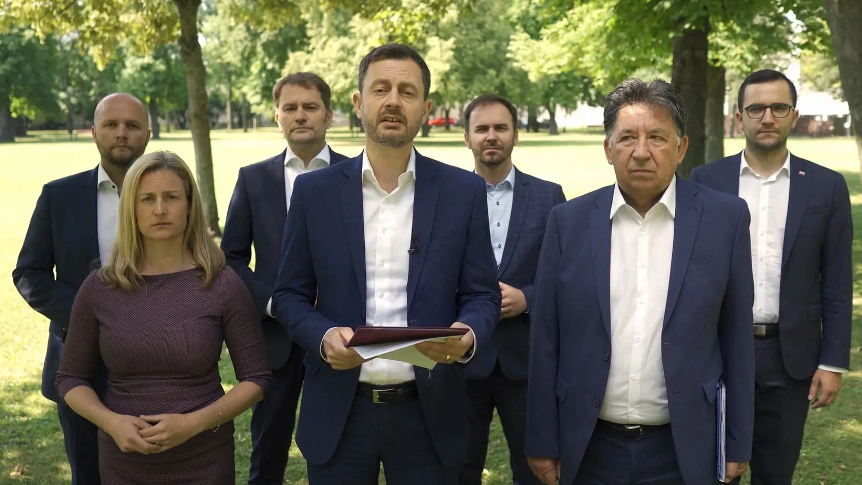 Premiér Eduard Heger vyzýva SaS, aby sa vrátili na koaličné rady.