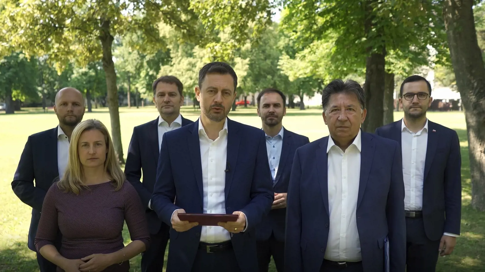 Premiér Eduard Heger vyzýva SaS, aby sa vrátili na koaličné rady.