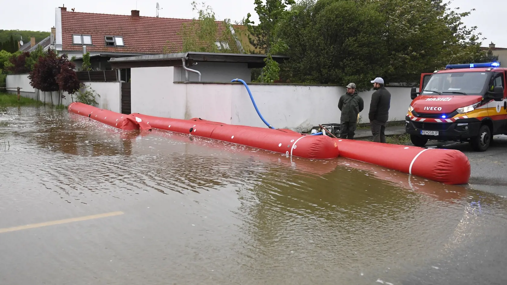Na snímke vysoká voda v obci Malá Ida v stredu 17. mája 2023 v okrese Košice - okolie po silnom daždi. FOTO TASR - František Iván