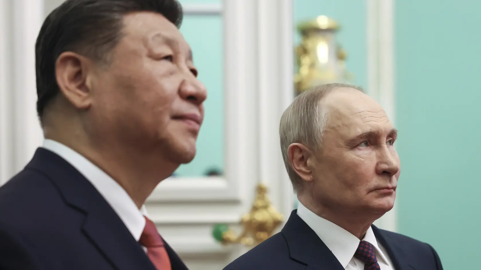 Ruský prezident Vladimir Putin (vpravo) a jeho čínsky náprotivok Si Ťin-pching