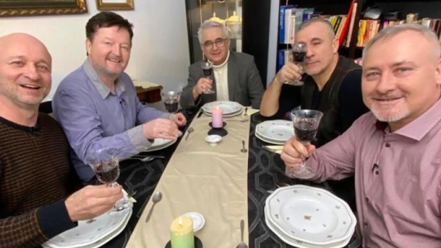 Peter Batthyani sa v relácii Bez servítky stretol s kolegami z Mafstory.