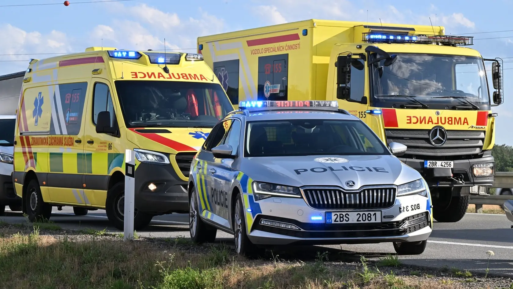 Na Kutnohorsku havaroval autobus plný školákov. Zranila sa učiteľka a odviezli ju do nemocnice v Kutnej hore.