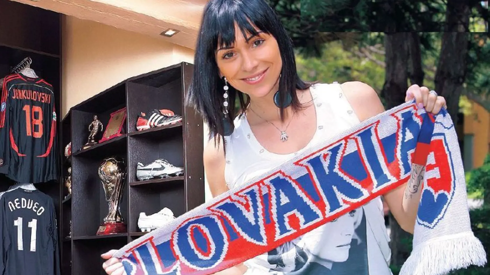 Ako si na začiatky s Marekom spomína Martina? "On hrával futbal a ja hádzanú v rovnakom tíme ako jeho sestra, takže sa párkrát podarilo prísť Marekovi podporiť nás, a tak sme sa zoznámili. Vyšli sme si spolu v jeden deň na palacinky do mesta a už to išlo. Vznikli z toho častejšie stretávky a nakoniec som sa presťahovala po ukončení školy k nemu do Talianska do Neapolu," prezradila Martina pre diva.sk.