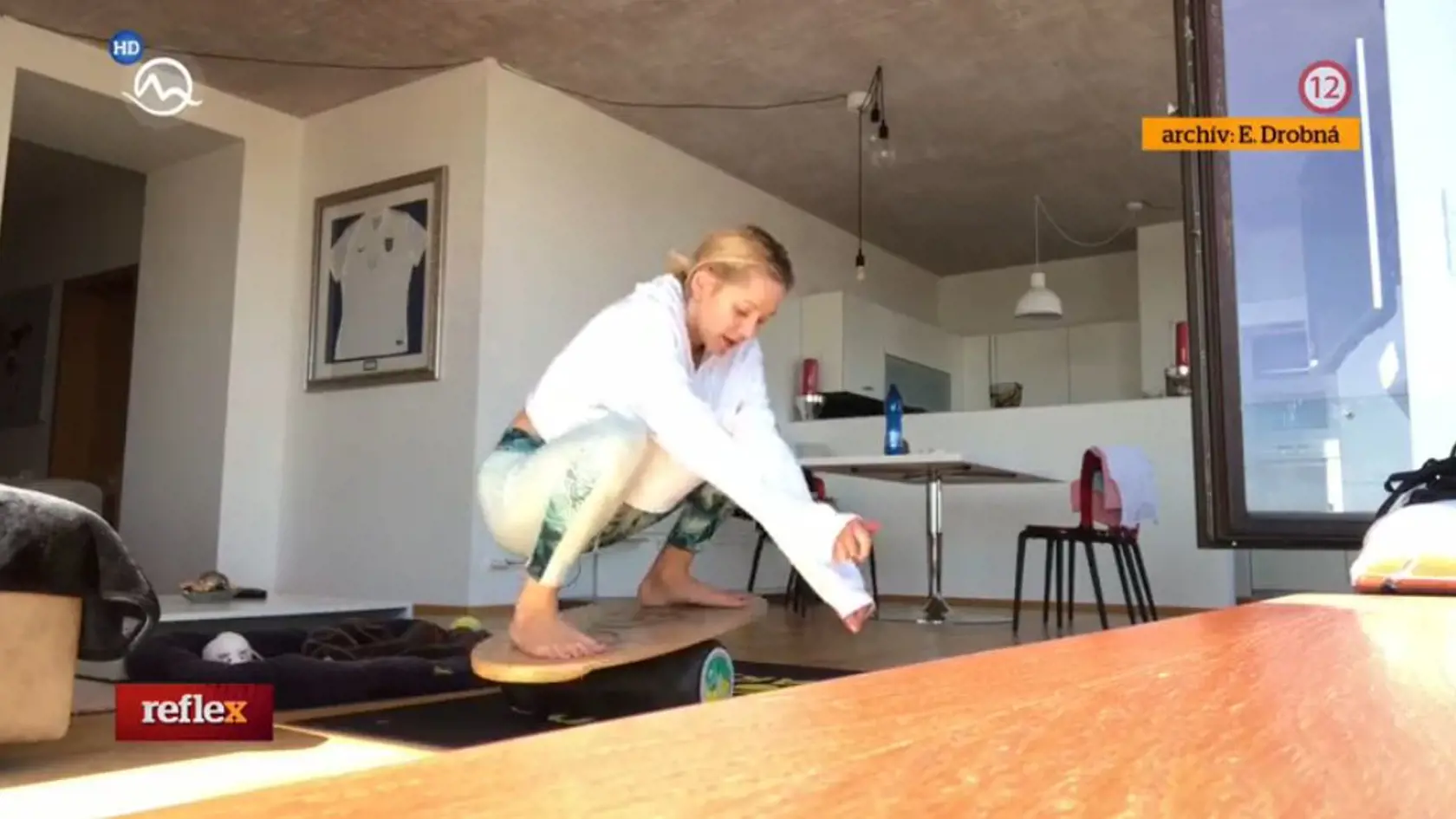 Emma pravidelne doma cvičí.