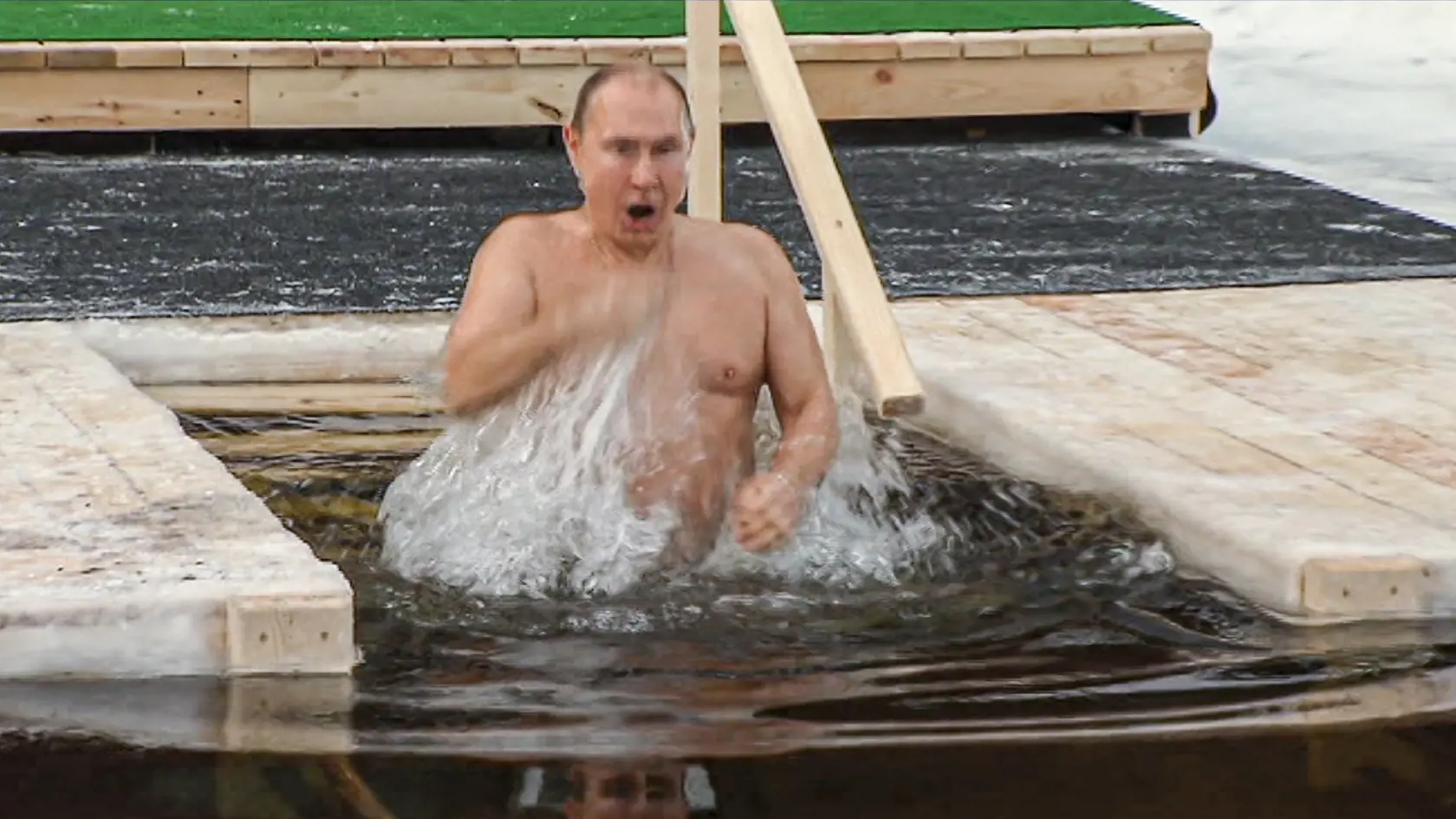Na snímke ruský prezident Vladimir Putin sa ponára do ľadovej vody počas tradičnej slávnosti Zjavenia Pána pri teplote mínus 20 stupňov Celzia.
