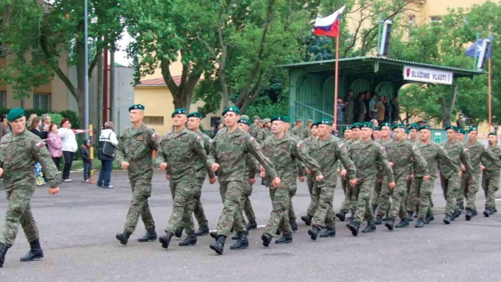 Slovensko má už len profesionálnu armádu. Ľudia