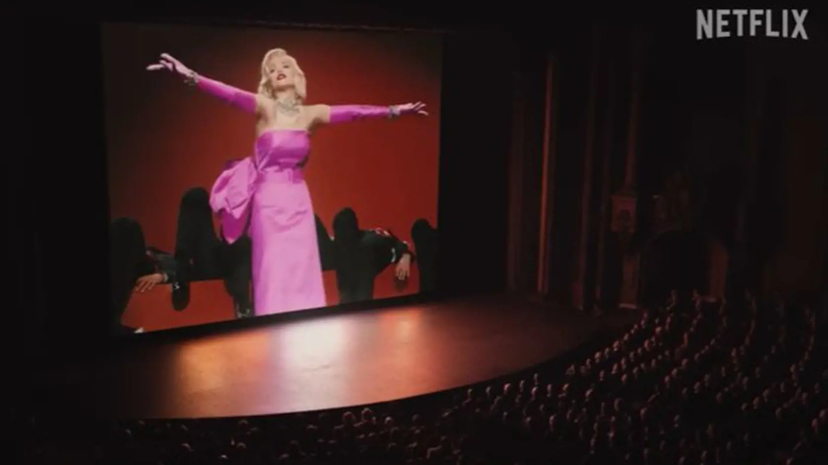 Prvý pohľad na herečku Anu de Armas, ktorá stvárnila hollywoodsku ikonu Marilyn Monroe v novom životopisnom filme Blonde od Netflixu.