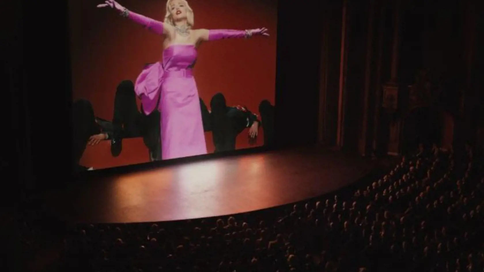 Prvý pohľad na herečku Anu de Armas, ktorá stvárnila hollywoodsku ikonu Marilyn Monroe v novom životopisnom filme Blonde od Netflixu.