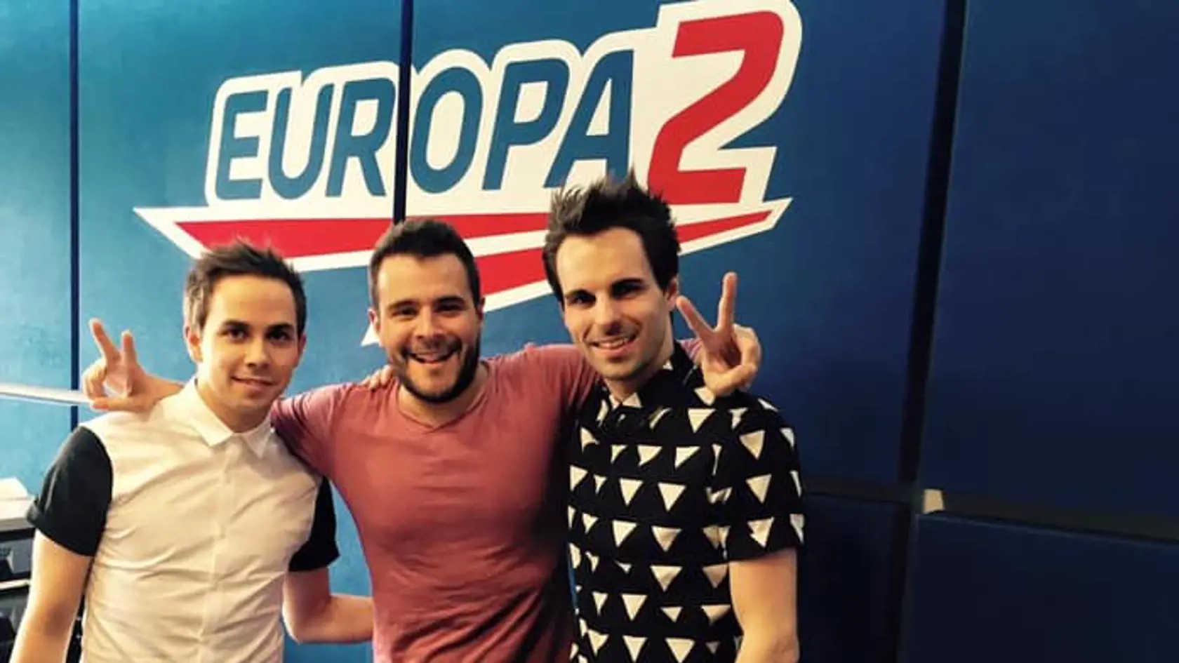 Kapela Slza s moderátorom Europy 2 Ivanom Binďom Bindasom.
