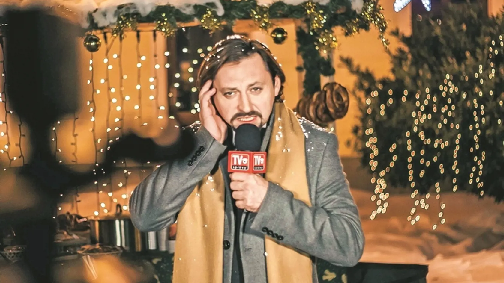 Lukáš bude  rozdávať  medovníky,  Celeste  Buckingham pre  zmenu spievala  v autobuse.