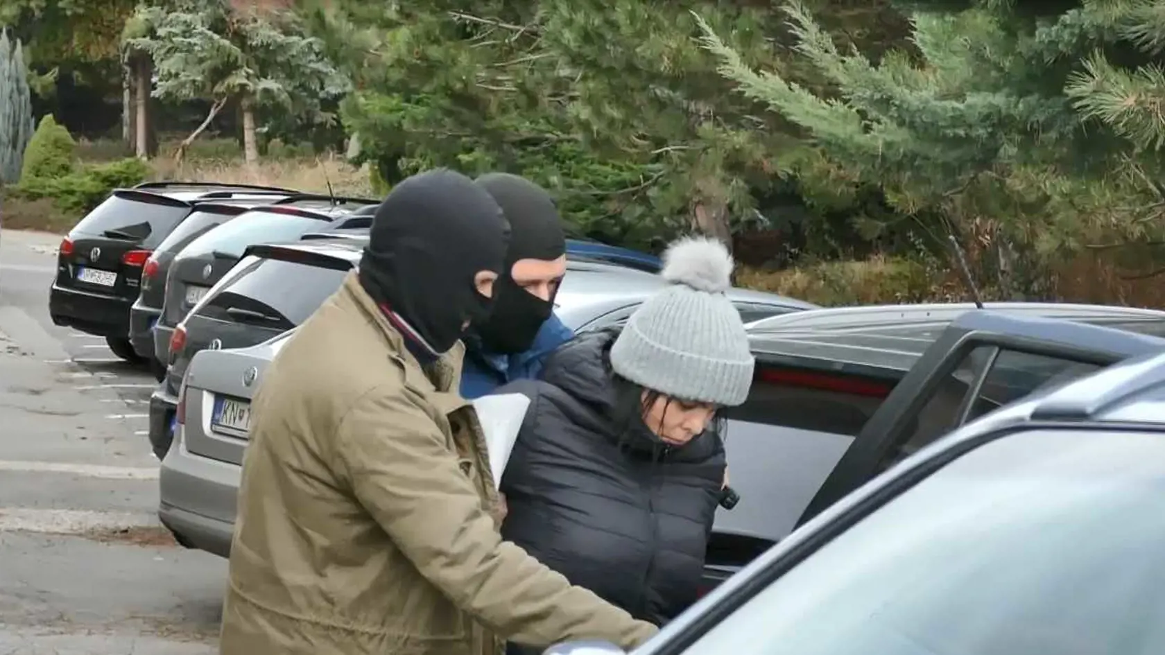 Alena Zsuzsová vypovedala niekoľko hodín na NAKA.
