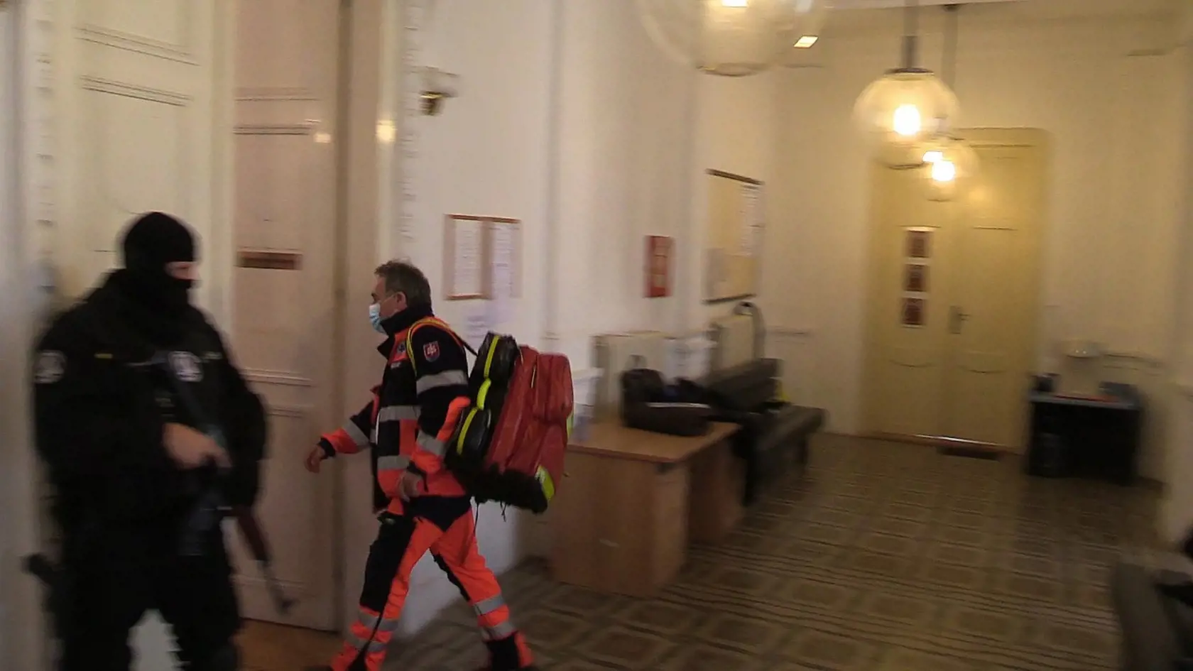 Bývalému šéfovi Správy štátnych hmotných rezerv Kajetánovi Kičurovi prišlo počas pojednávania zle a v akcii tak bola aj záchranka s lekármi.
