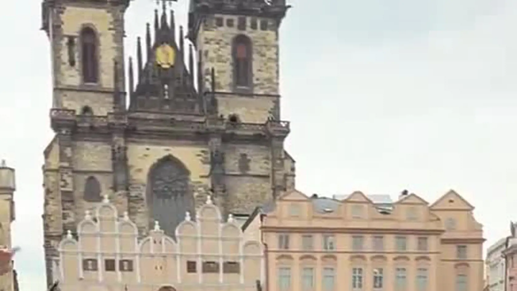 David Pastrňák si užíval oslavy po boku priateľky a dcérky.