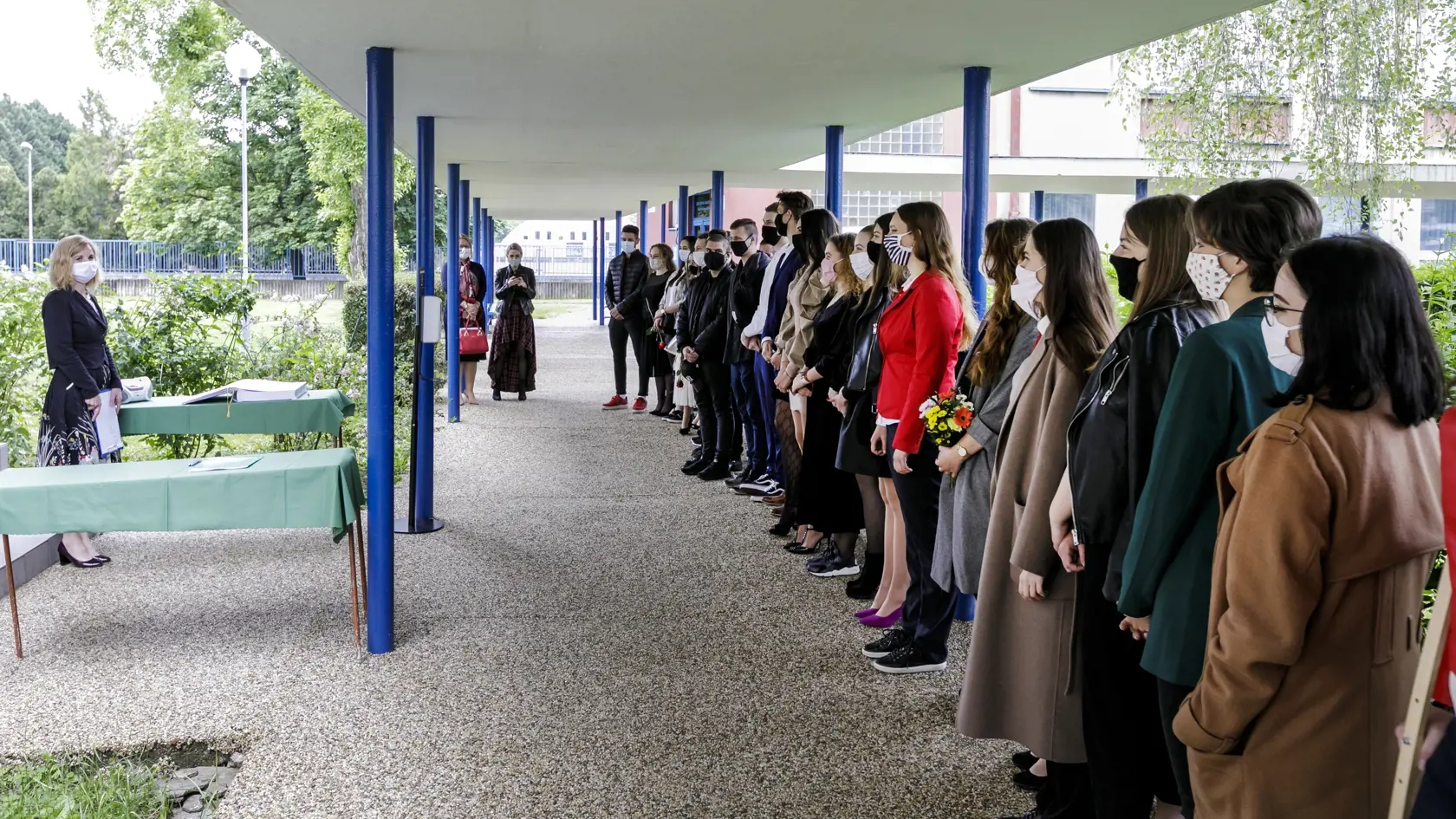 Minulý rok boli maturity kvôli pandémii koronavírusu zrušené, tento rok sa má konať iba písomná časť. Stredoškoláci sú však nespokojní.
