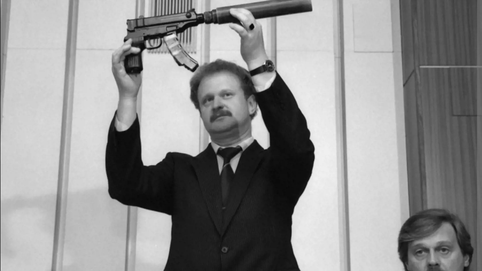 Vražedná zbraň, ktorou Róbert Matta rozstrieľal 5 Vietnamcov bol tento samopal s tlmičom.