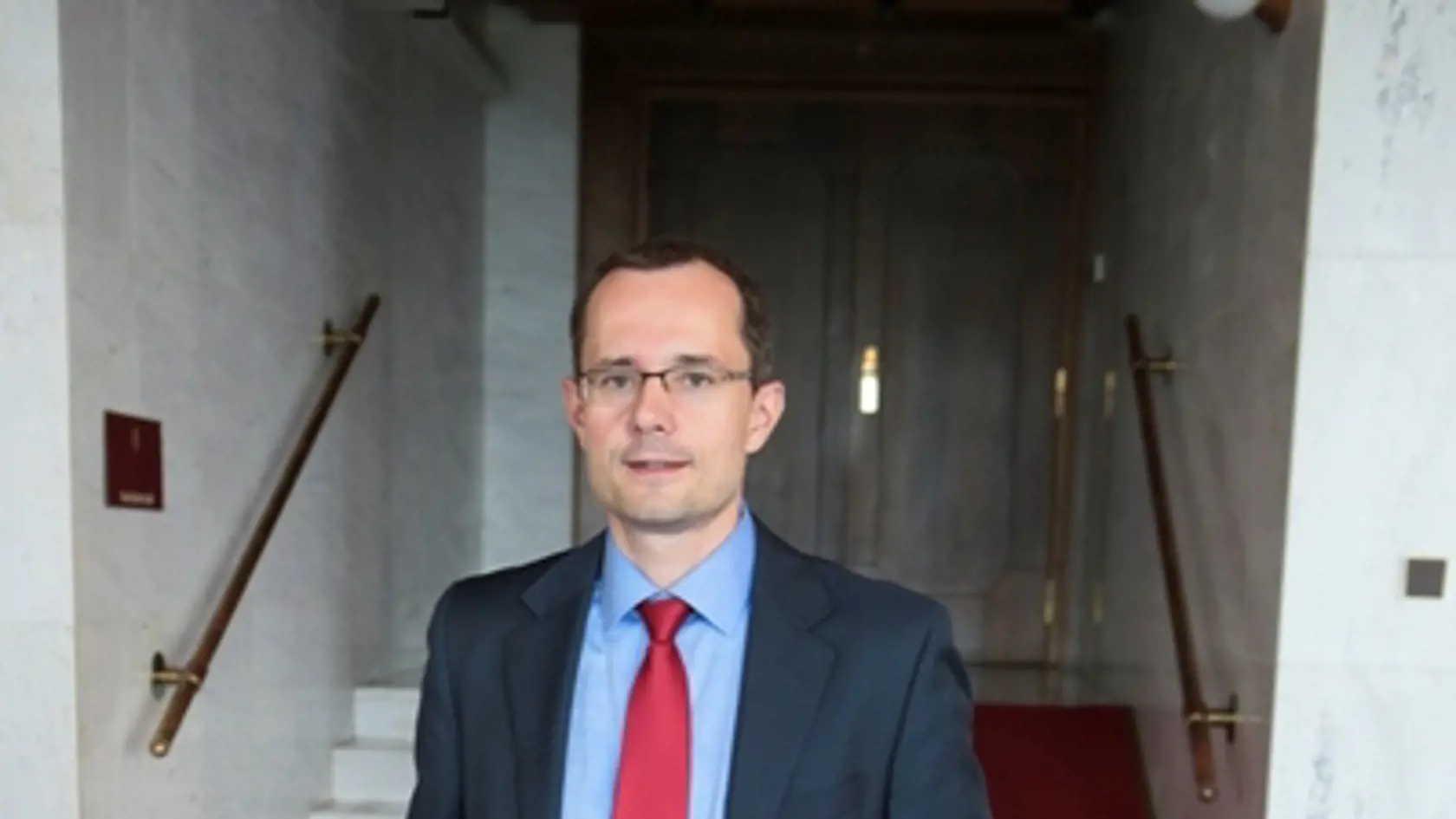 PROCHÁZKA:  Neprezradil,  do akej výšky  pozemkami  zabezpečoval  úver.