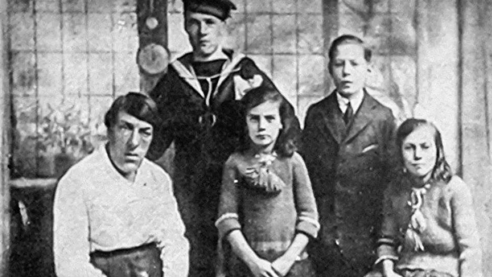 Mary Ann Bevan nebola vždy „škaredá“. Narodila sa na predmestí Londýna koncom 19. storočia a vyzerala takmer rovnako ako ktorákoľvek iná mladá žena tej doby a dokonca bola považovaná za príťažlivú.