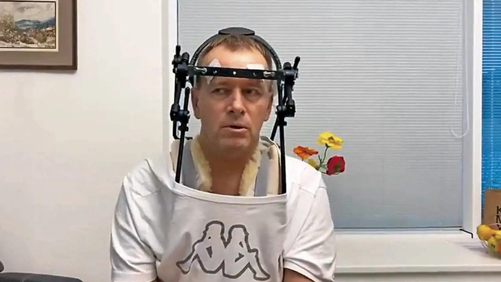 S KONŠTRUKCIOU NA HLAVE Boris Kollár vraj potreboval sústavnú pomoc blízkych. Staral sa o neho brat aj bývalé ženy.