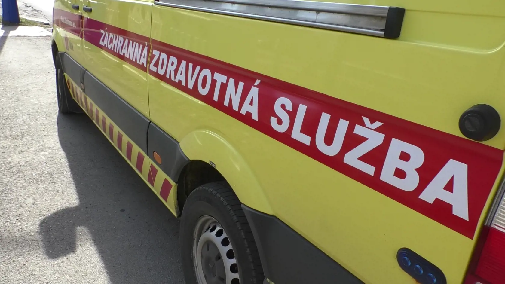 Na mieste nehody sa celkovo zranilo 5 ľudí.