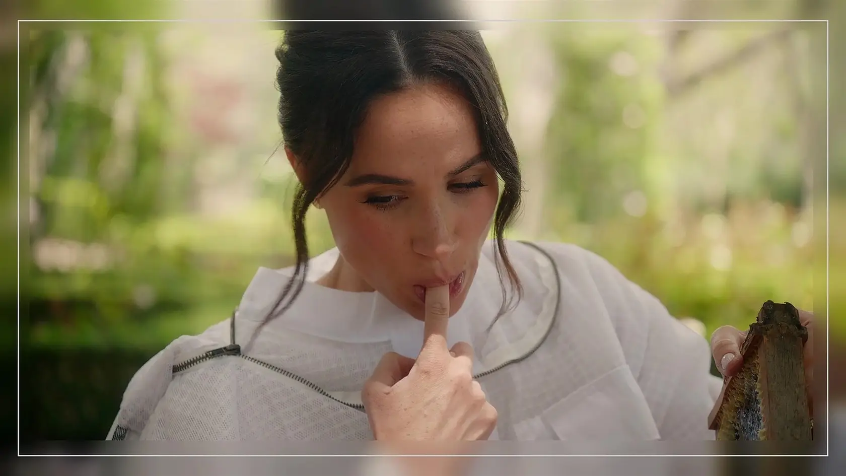 Záujem o včelárstvo spája viacerých členov britskej kráľovskej rodiny, vrátane Meghan Markle a princeznej Kate.