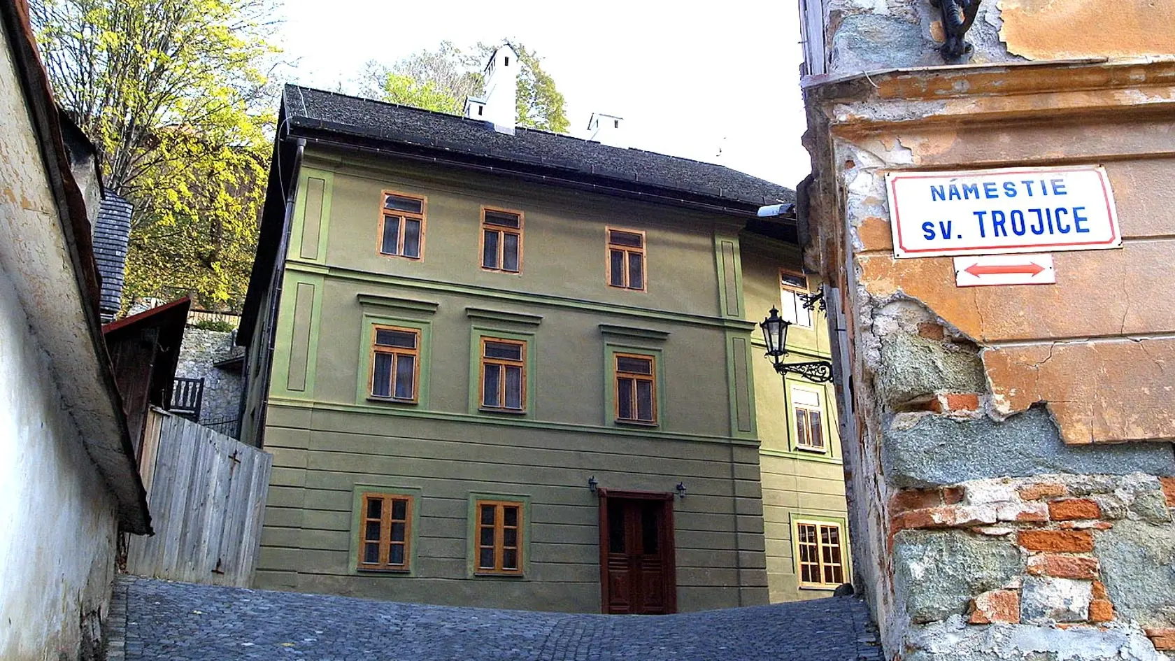 Takto vyzerali nehnuteľnosti Rezešovcovv minulosti.