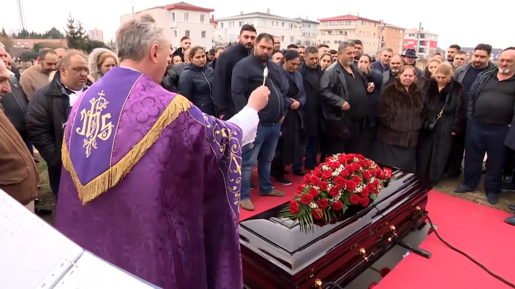 Rómovia sú veriaci aj preto väčšinu z nich pochováva kňaz.
