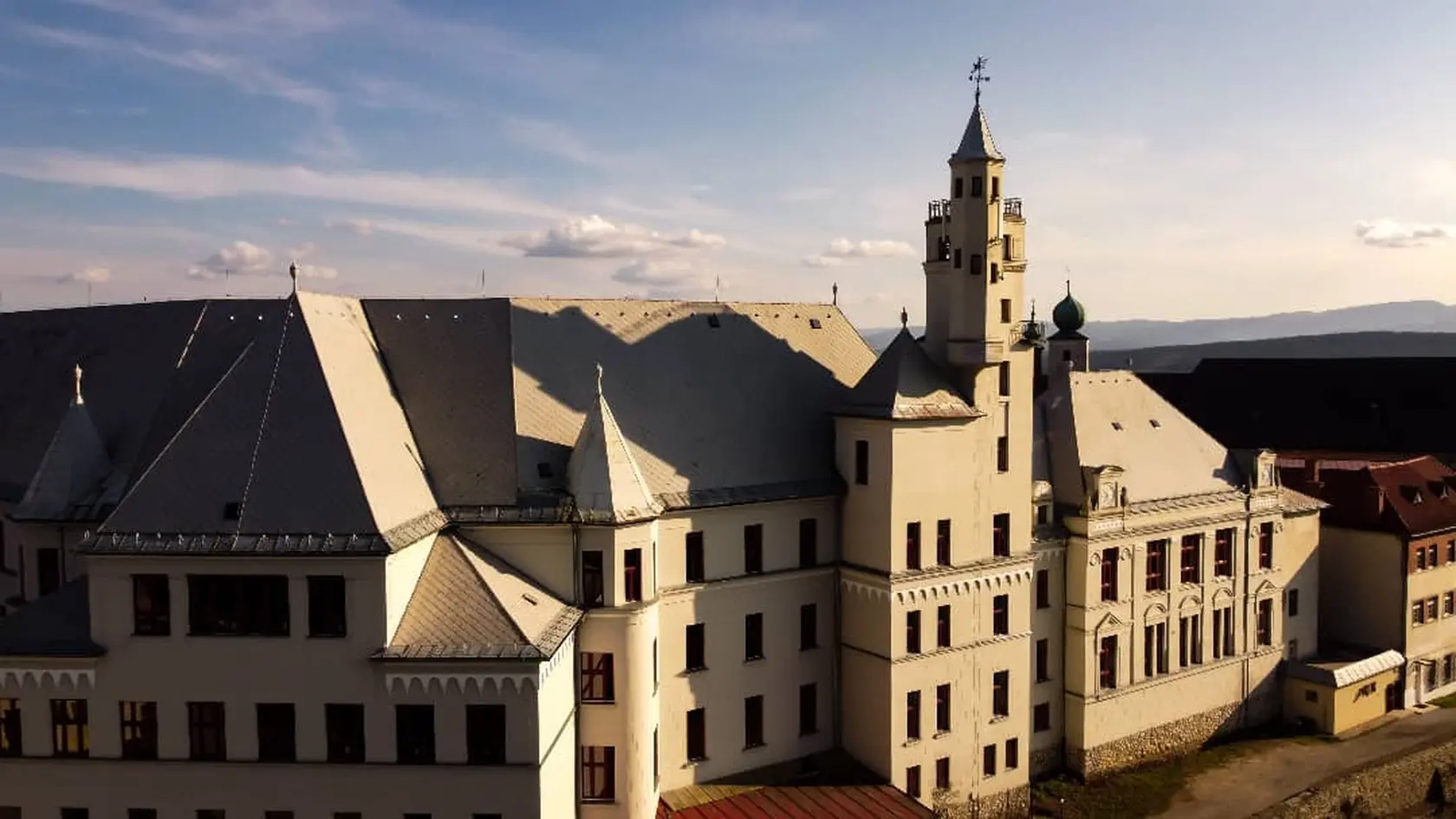 V historickej budove gymnázia v Levoči našli časovú schránku!