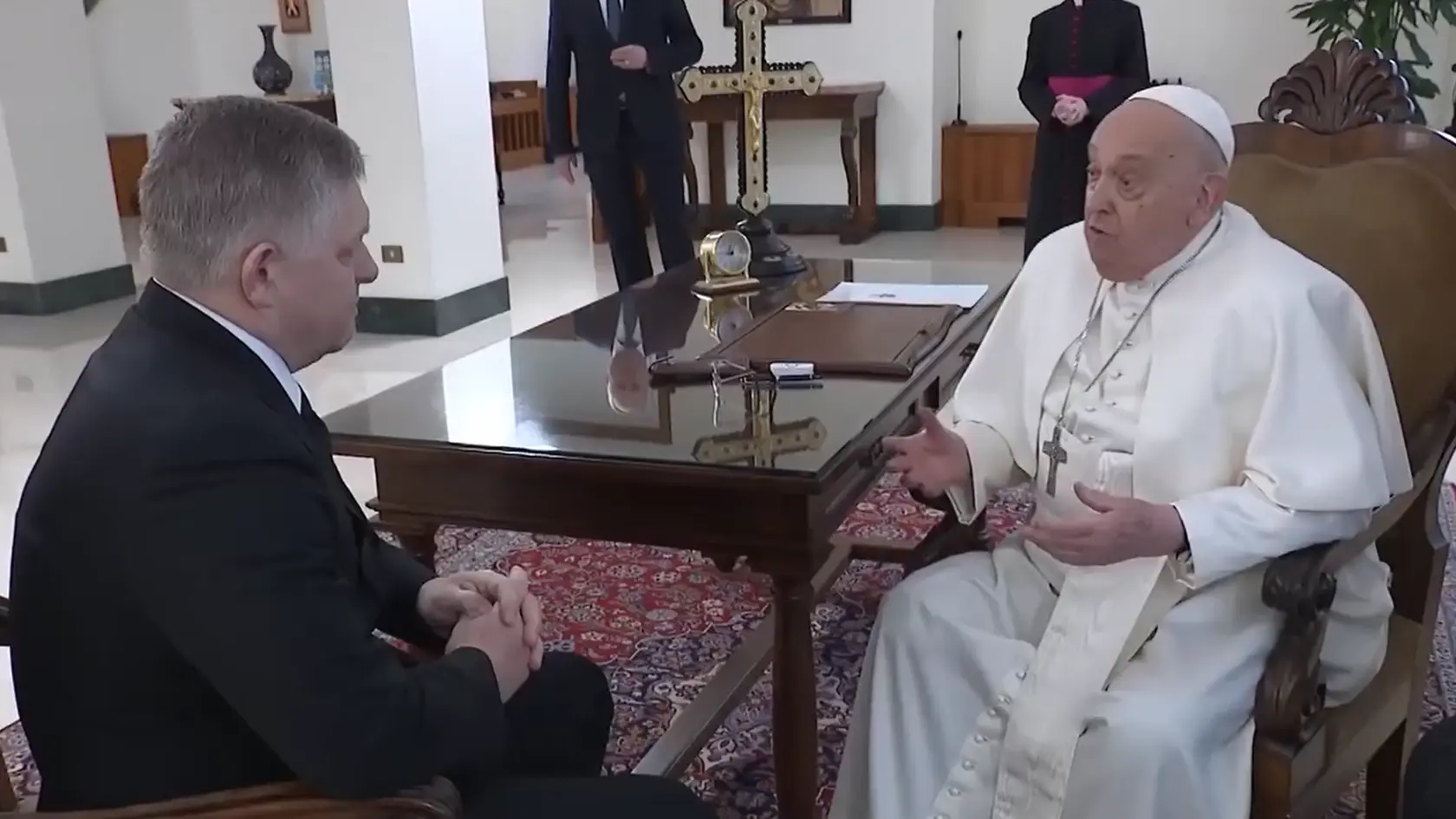 Svätý otec a premiér sa rozprávali na rôzne témy. 