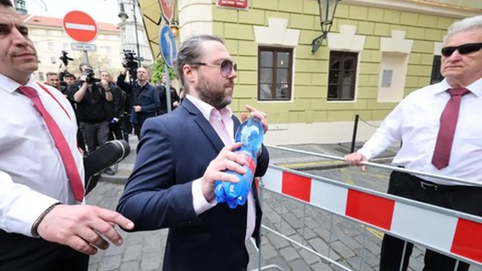 Aničkin brat Felix.