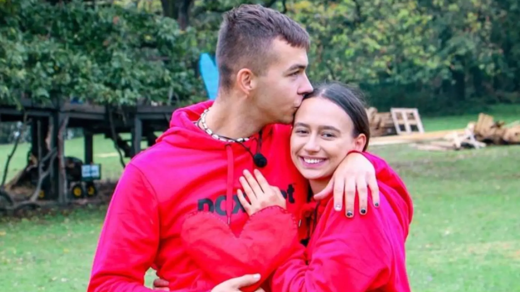 Saška a Tamás si k sebe hľadali cestu najdlhšie zo všetkých farmárov. Saške totiž dosť dlho trvalo, kým si uvedomila, že temperamentného tanečníka skutočne chce. Ich vzťah je už minulosťou.