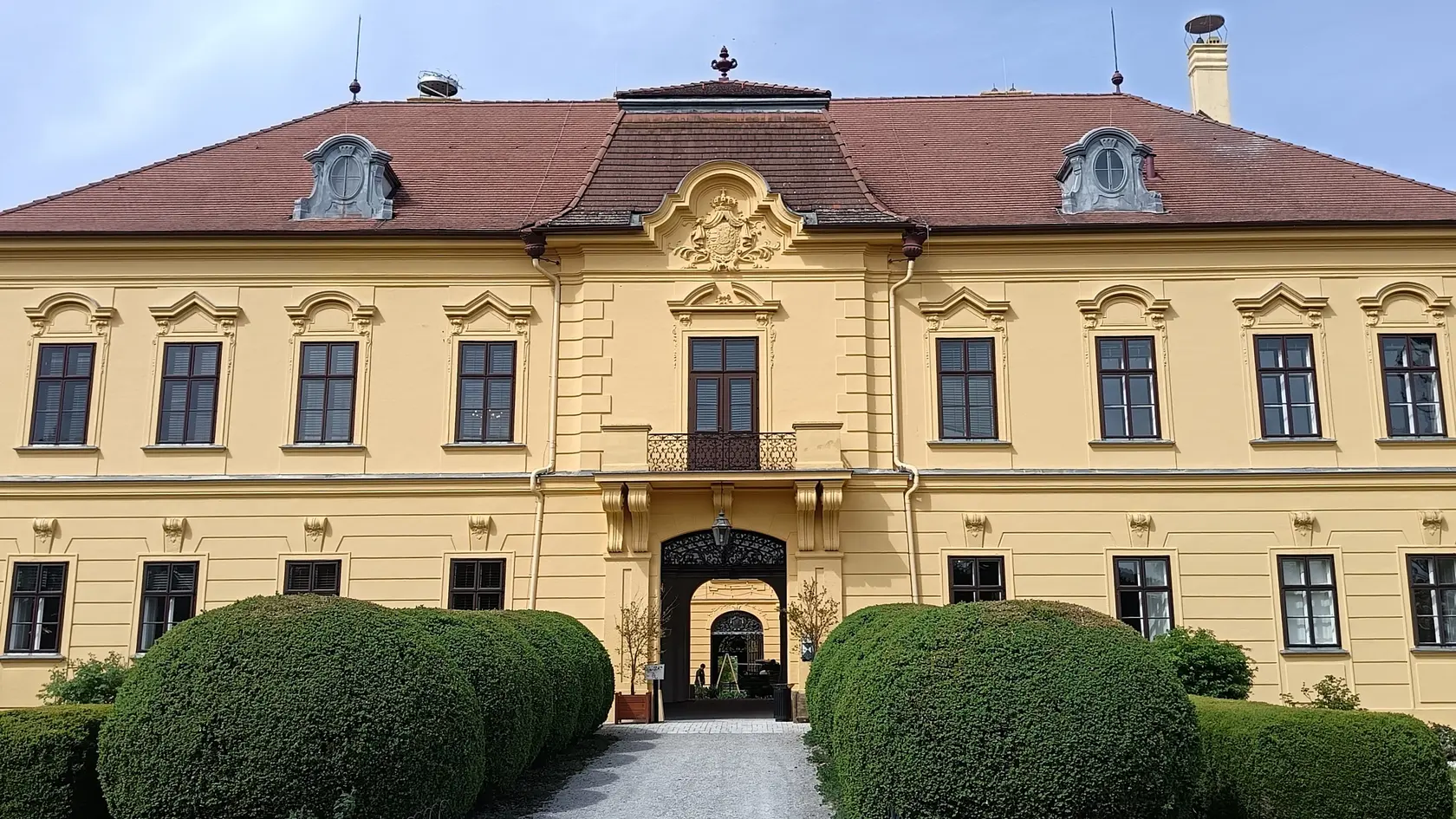 Eckartsau sa stal svedkom posledných dní rakúsko-uhorskej monarchie. Práve tu trávil cisár Karol I. svoje posledné chvíle pred odchodom do exilu.