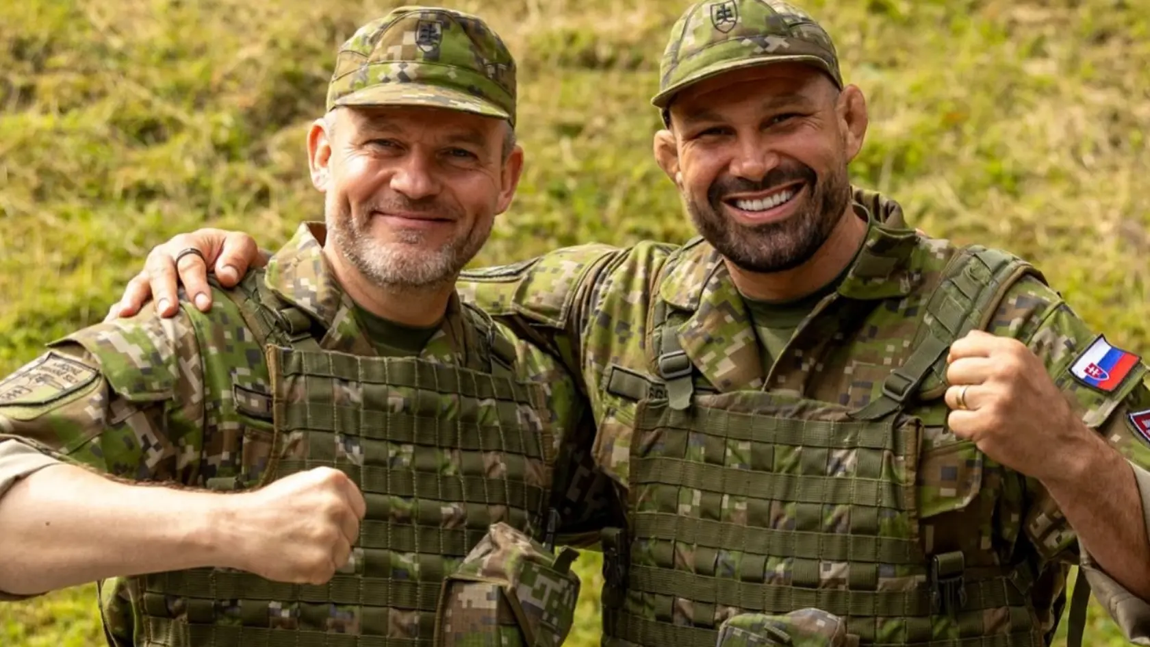 Bojovník MMA Attila Végh počas vojenského výcviku s prezidentom SR Petrom Pellegrinim.
