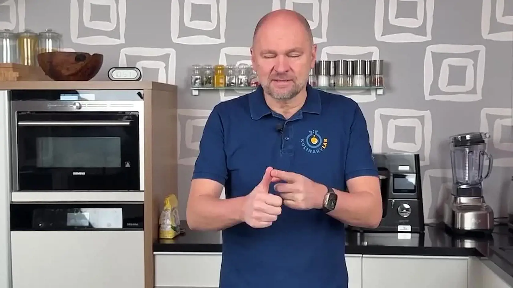 Influencerstvo bývalému ministrovi ale zatiaľ veľmi nevynáša...