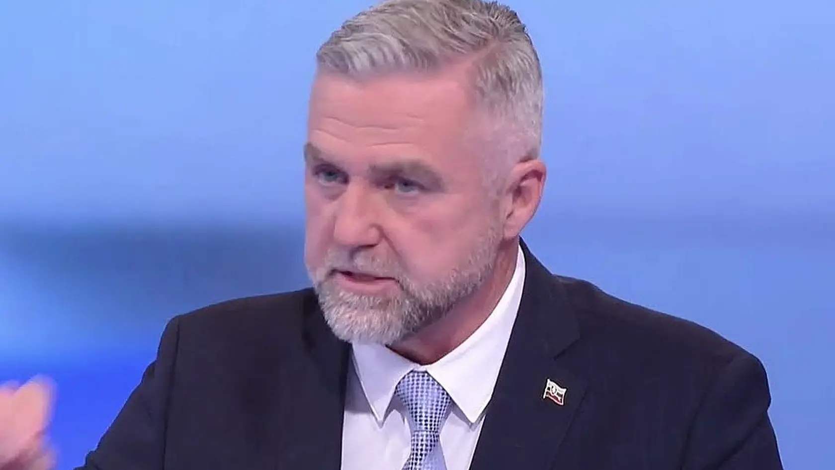 Päť návrhov na odvolanie členov vlády alebo samotnej vlády, ktoré boli presunuté z predošlých parlamentných schôdzí, by mohli byť prerokované na aktuálnej schôdzi národnej rady. 