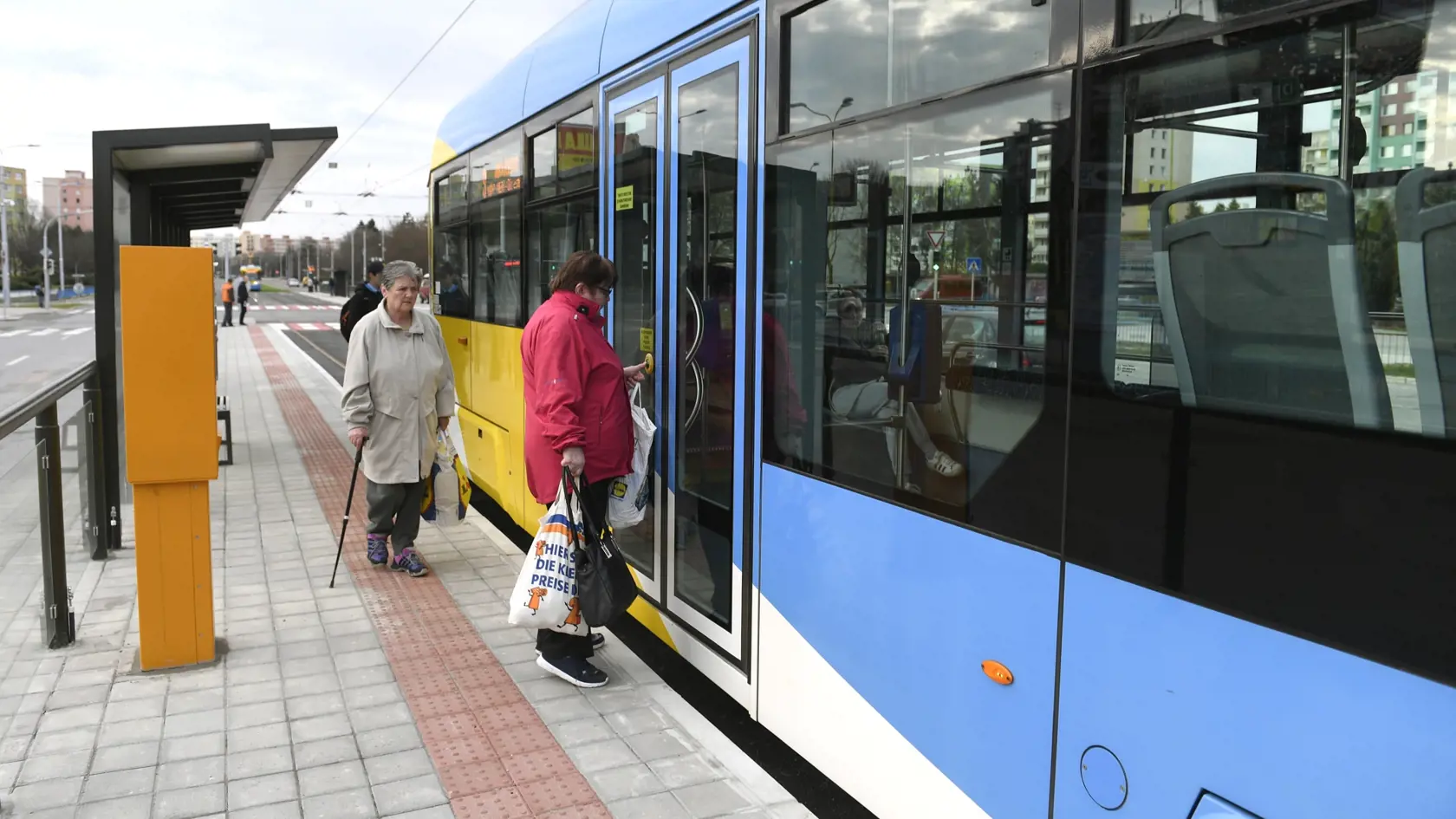Cestujúci košickou mestskou hromadnou dopravou si od júna tohto roka priplatia.