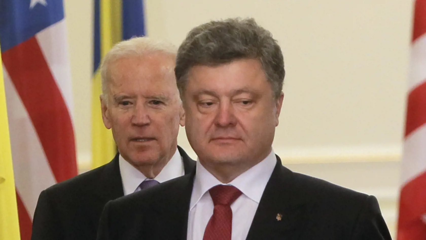 Ukrajinský prezident Petro Porošenko prijal pozvanie českého prezidenta Miloša Zemana.