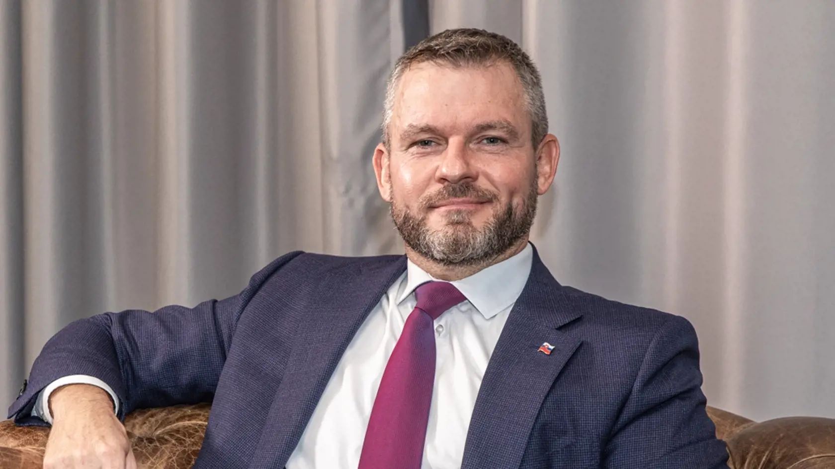 Šéf Hlasu Peter Pellegrini sa najnovšie prezentoval ako kuchár. Využil posledné slnečné dni a svojej rodine navaril skutočnú pochúťku.