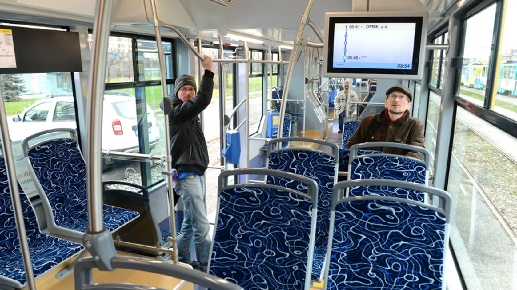 V Košiciach už premávajú nové električky.