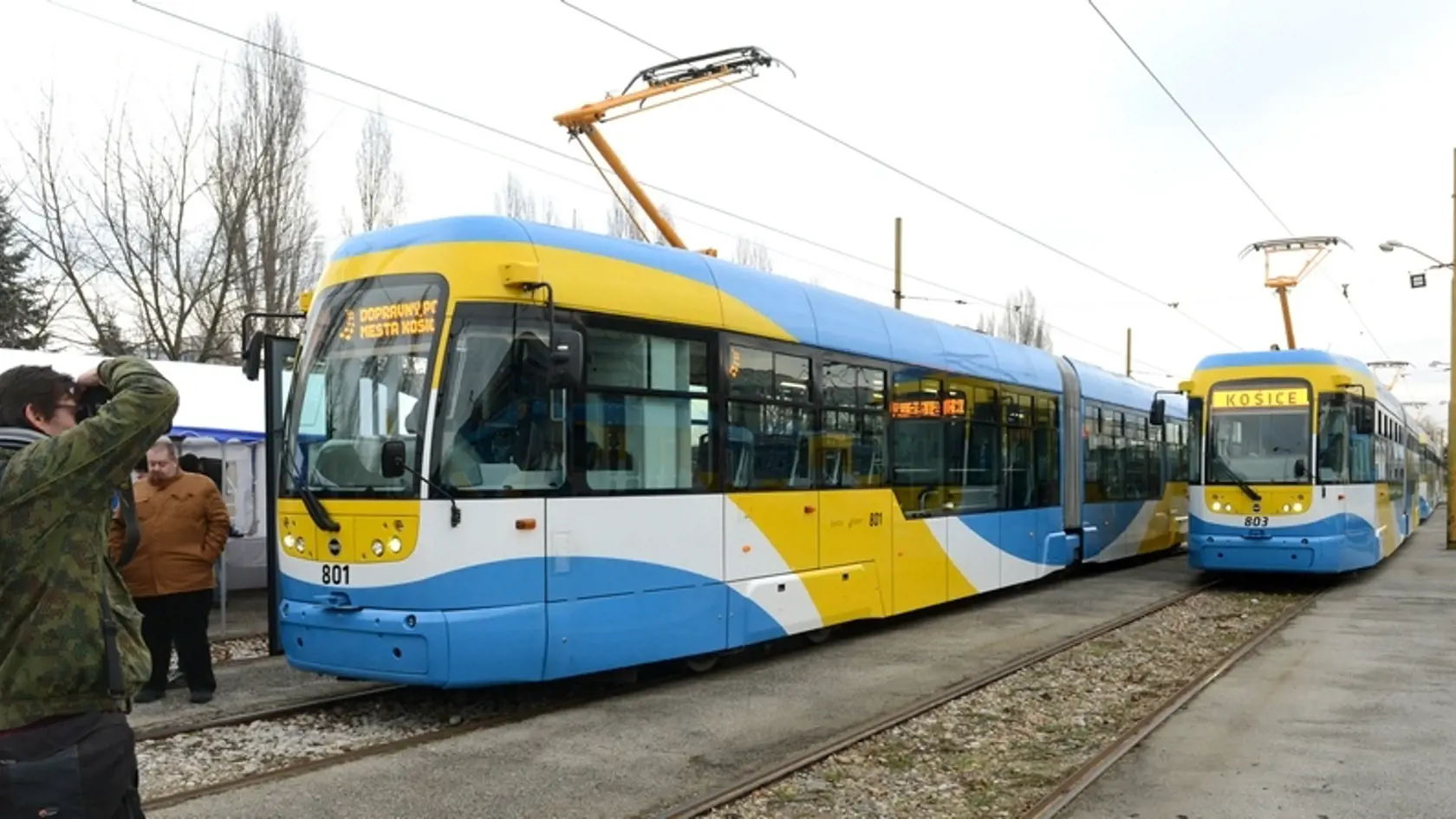 V Košiciach už premávajú nové električky.